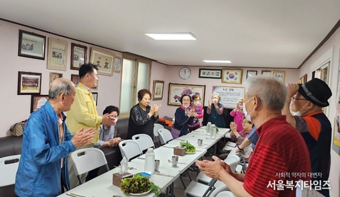 오언석 도봉구청장은 지난 5월 22일 초안경로당을 방문해 어르신들의 경로당 등 복지시설 이용에 대한 의견을 청취했다