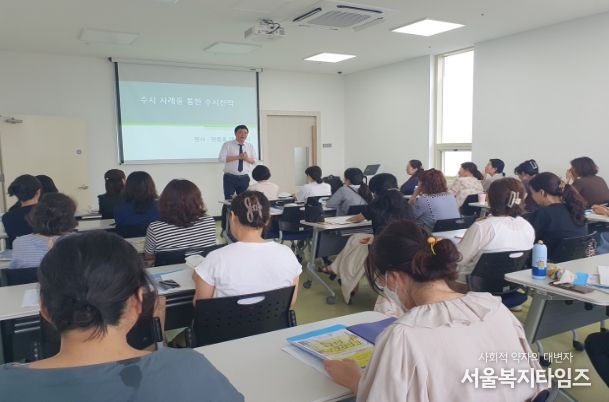 지난 6월 동작입시지원센터에서 실시한 6주 완성 주제별 원포인트 진학특강 모습