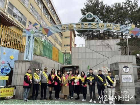금호초등학교 정문 앞 교통안전 합동 캠페인 실시
