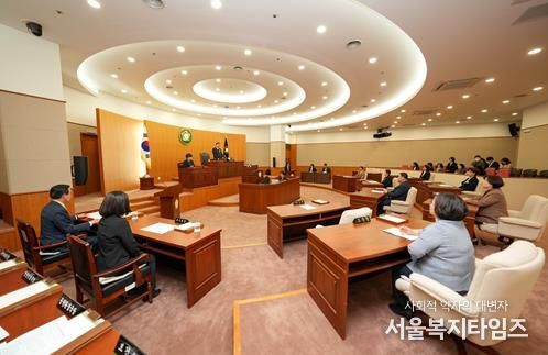 김상태 의장 개회사 : 울산북구의회가 16일 본회의장에서 제225회 임시회 개회식과 제1차 본회의를 열고 15일간의 회기를 시작한 가운데 김상태 의장이 개회사를 하고 있다.