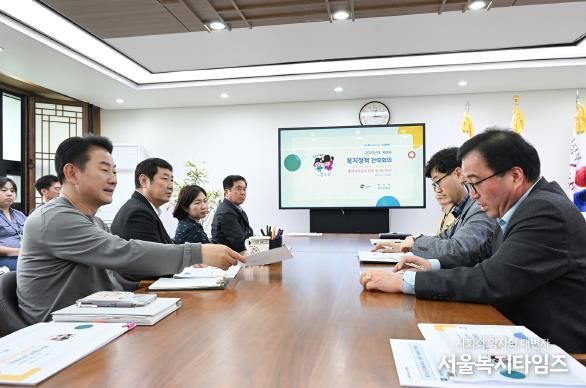 김동근 시장이 4월 17일 ‘제9차 복지정책 전략회의’를 진행하고 있다. 