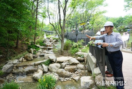 이승로 성북구청장, 오동공원 생태계류원 조성 현장 방문