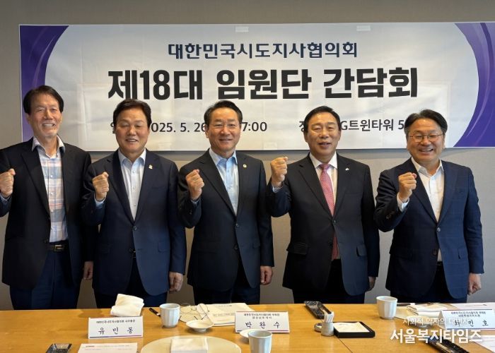 강기정 광주광역시장은 지난 26일 오후 서울 여의도에서 열린 대한민국시도지사협의회 임원단 간담회에 참석, 지방분권과 균형발전을 위한 정부 정책의 필요성을 주장했다./광주광역시 제공