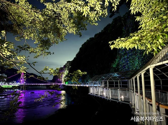 아름다운 홍천 강변의 야경을 밝히다.