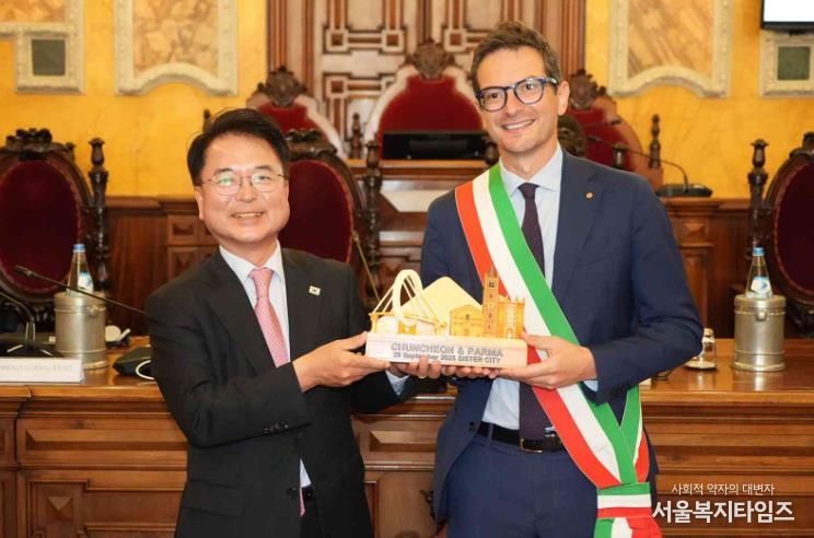 춘천시-파르마 자매결연 협약식.