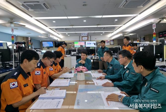 김진태 지사, 119 상황실 점검 및 격려
