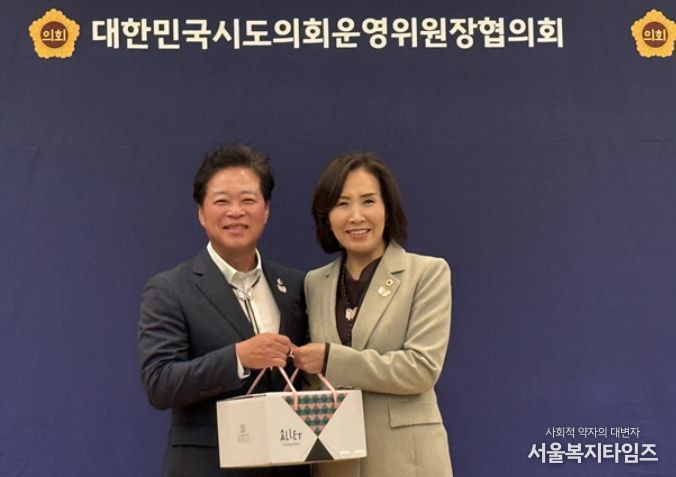 이춘우 경북도의회운영위원장과 이숙자 운영위원장