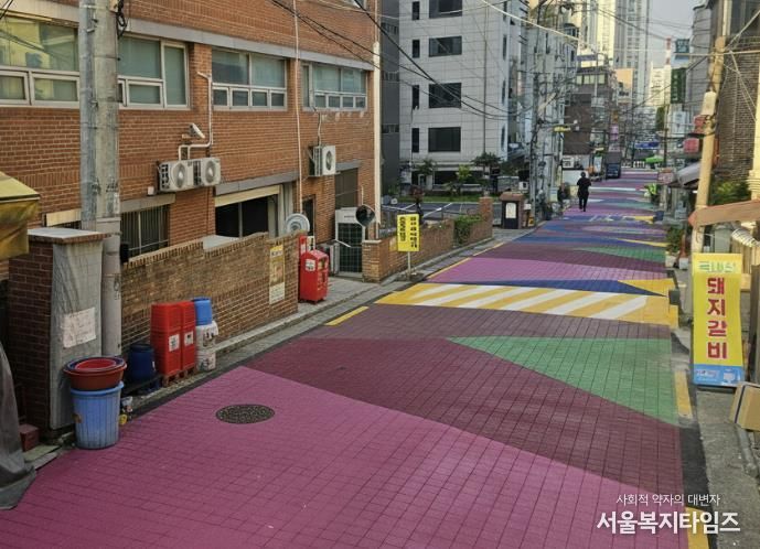 재포장된 쌍리단길 일대 도로 모습