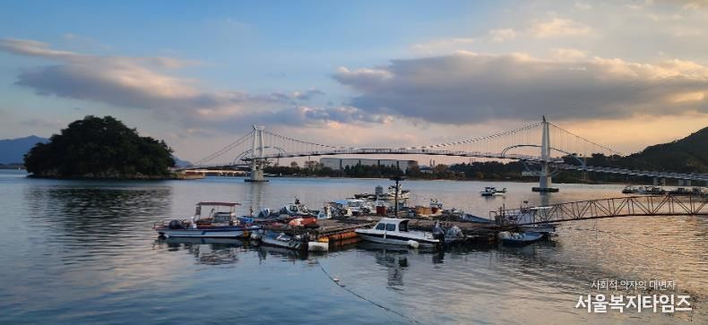 광양시, 이번 주말 망덕포구와 배알도에서 K-문화의 향연 - 관광과(망덕포구에서 바라본 배알도와 별헤는다리)