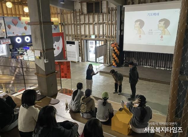 순천시(시장 노관규)는 지난 6일 청춘창고에서 입점자 16명을 대상으로 화재 예방 소방교육 및 응급상황 대비 안전교육을 실시했다. 이번 교육은 입점자의 안전의식 향상과 안전사고 예방을 위해 마련됐다.