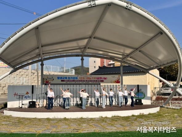 김천시 평생교육원, 1강좌 1재능기부 공연으로 따뜻한 감동 선사