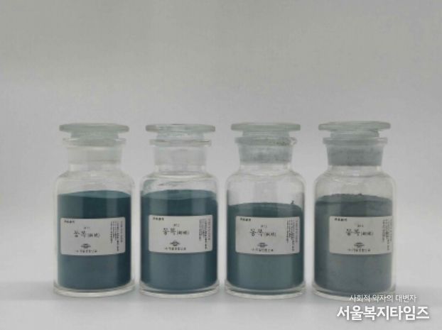 시판되는 동록 안료(가일전통안료 제공)