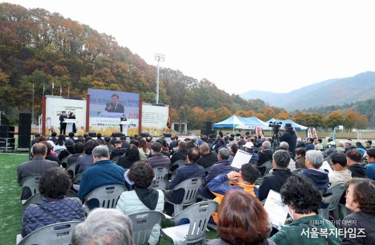 제36회 경주시 후계농업경영인 한마음대회가 서경주체육공원에서 열려 500여 명의 회원과 가족이 참석한 가운데 진행되고 있다