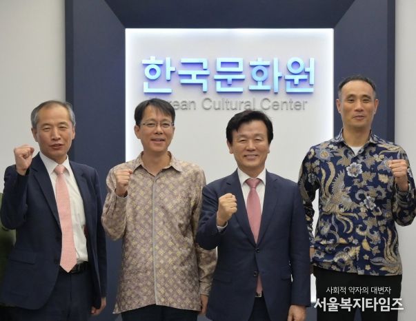 진주시, 인도네시아와 교류협력·수출지원 … 200만불 계약 성과 이끌어-문화원 방문 (왼쪽에서 두번째 김용운 주인도네시아 한국문화원장)
