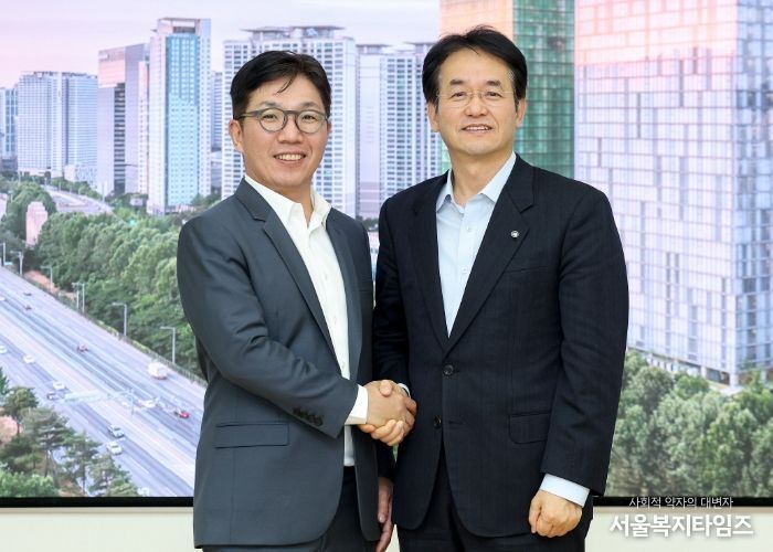 (오른쪽)이동환 고양특례시장과 김유원 네이버클라우드 대표이사