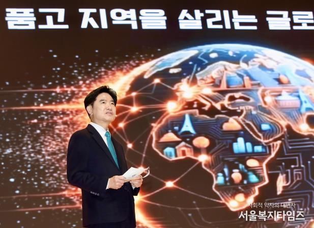 김대중 전라남도교육감이 3일 화순 하니움문화스포츠센터에서 열린 ‘2026 전남교육 주요업무계획 설명회’에서 3대 역점 과제를 발표하고 있다.