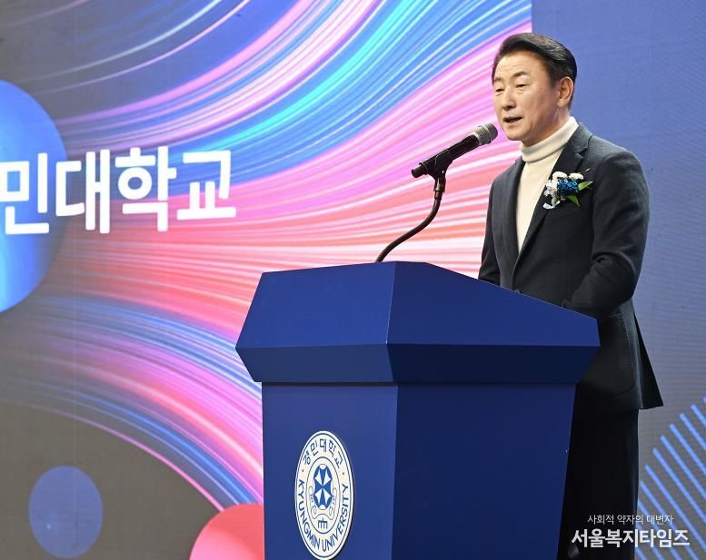김동근 시장이 12월 9일 ‘2025 경민대학교 성과전시회’ 개회식에서 축사를 하고 있다.