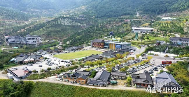 산청군, 동의보감촌 무장애 관광환경 강화한다