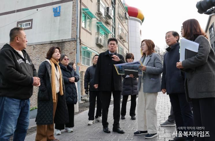 인천 중구, 동화마을 벽화 리뉴얼 사업 추진 중‥지난 10일 김정헌 구청장 현장 방문