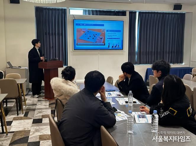 강북영재교육원 지도 강사들이 22일 보람컨벤션센터에서 영역별 연수에 참여하고 있다