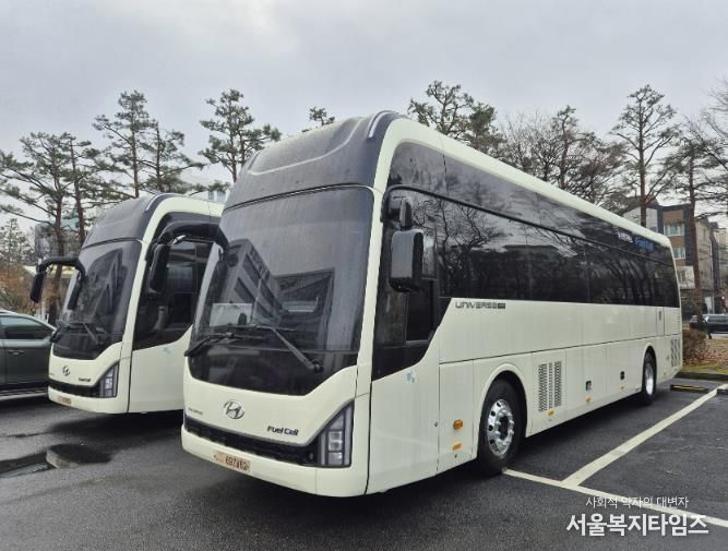 성남시가 새로 도입한 공무용 수소전기버스 차량 모습