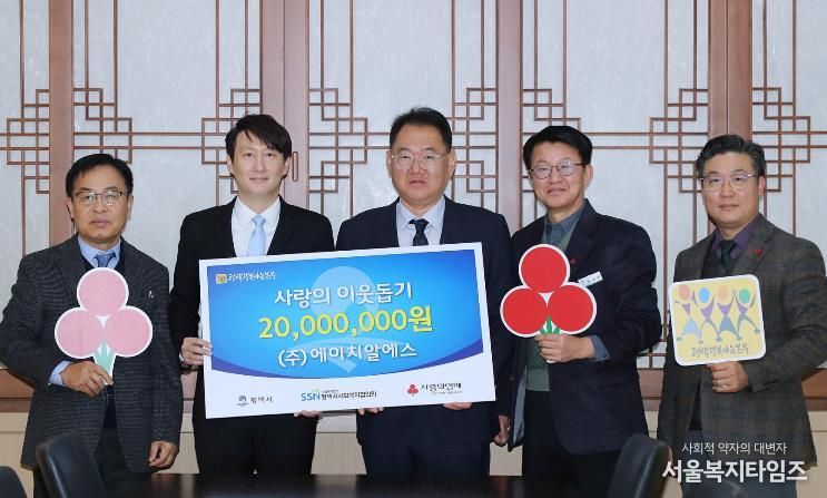 왼쪽부터 ㈜에이치알에스 장진수 부사장, 김진성 대표이사, 평택시 이성호 부시장, 김대환 복지국장, 평택행복나눔본부 황성식 나눔국장