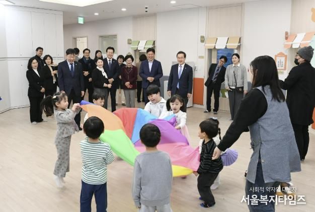 지난해 개소한 부천힐스테이트소사역 다함께돌봄센터에서 아이들이 놀이하고 있다.