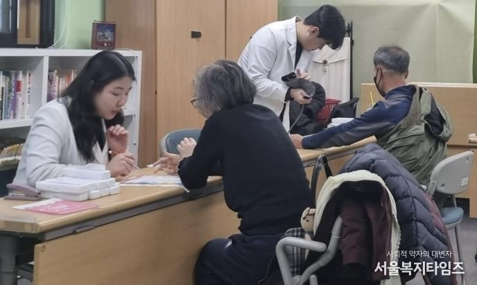 건강 취약계층을 위해 마포구보건소는 찾아가는 건강상담실을 운영하고 있다.