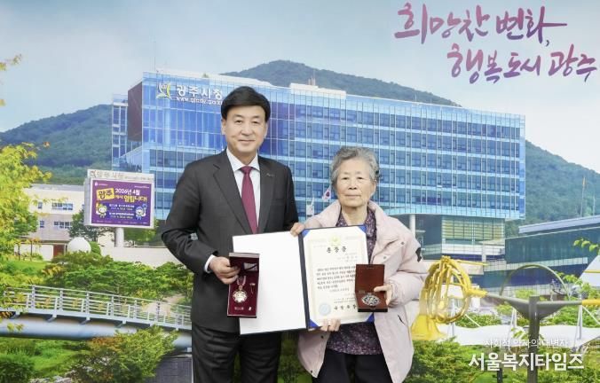 광주시, 6·25전쟁 참전 故 최갑용 소위 유가족에 화랑무공훈장 전수