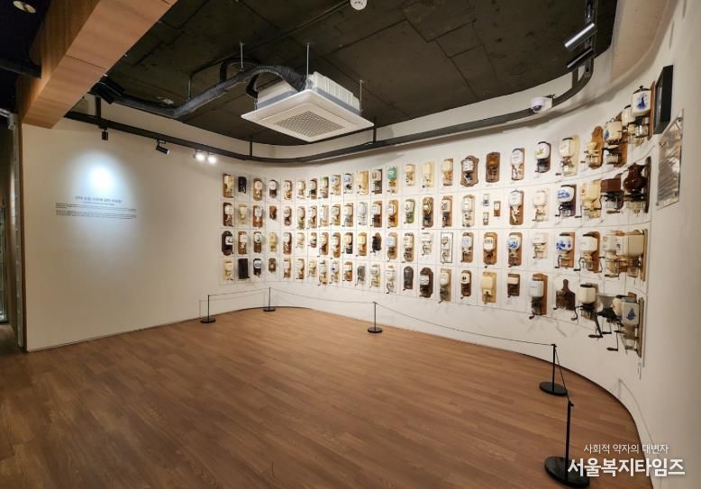전시관 내부 벽걸이형 전시품