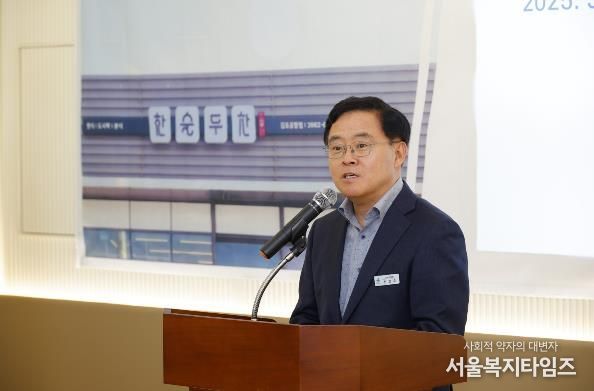 ‘한술두찬’ 김포공항점 개소식에서 진교훈 강서구청장이 인사말씀 하는 모습